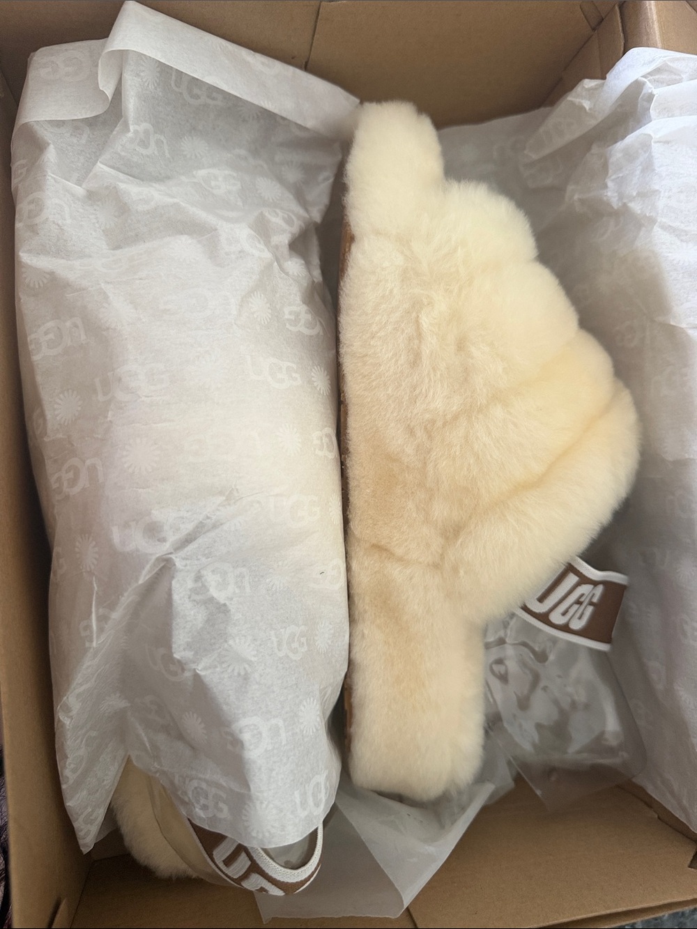 UGG Fluff Slide Sheepskin Slippers - Cream and Chestnut